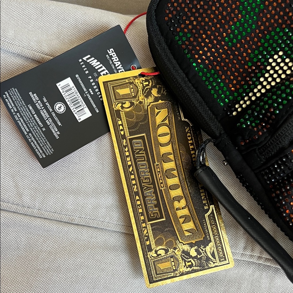 Sprayground LIMITED EDITION Trinity Camo Sling - Picture 4 of 7